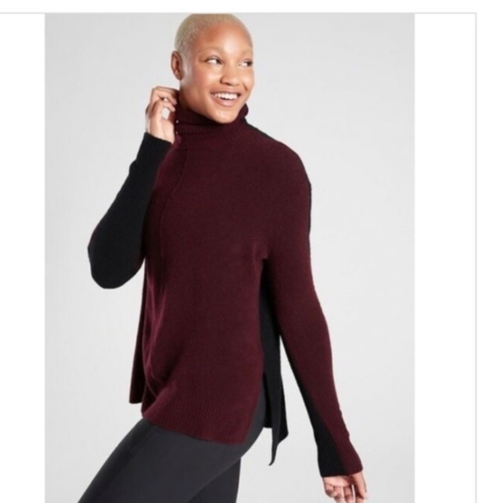 Athleta Transit Colorblock Turtleneck sweater